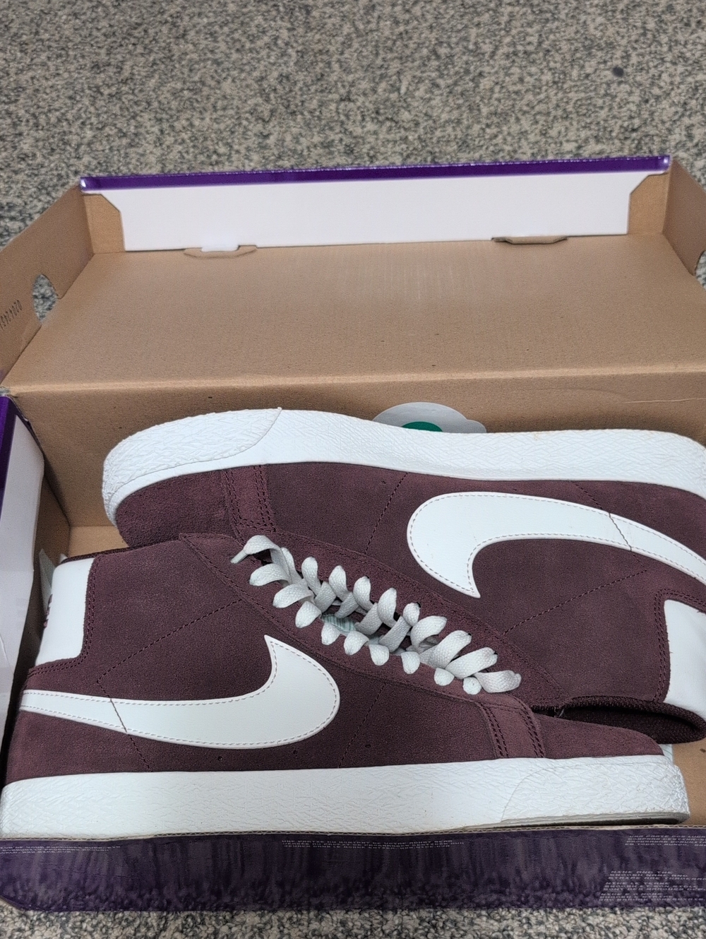 Nike Men’s Blazer SB Zoom Mid Suede - Burgundy/White 8 1/2
